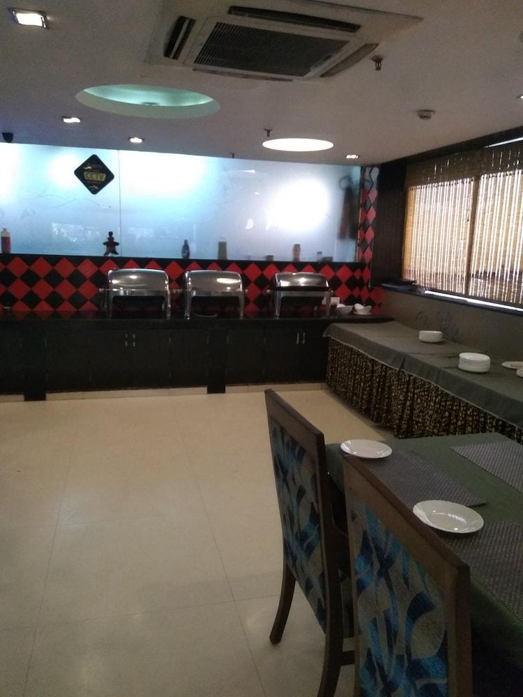Hotel Rajshree Chandīgarh Exterior foto