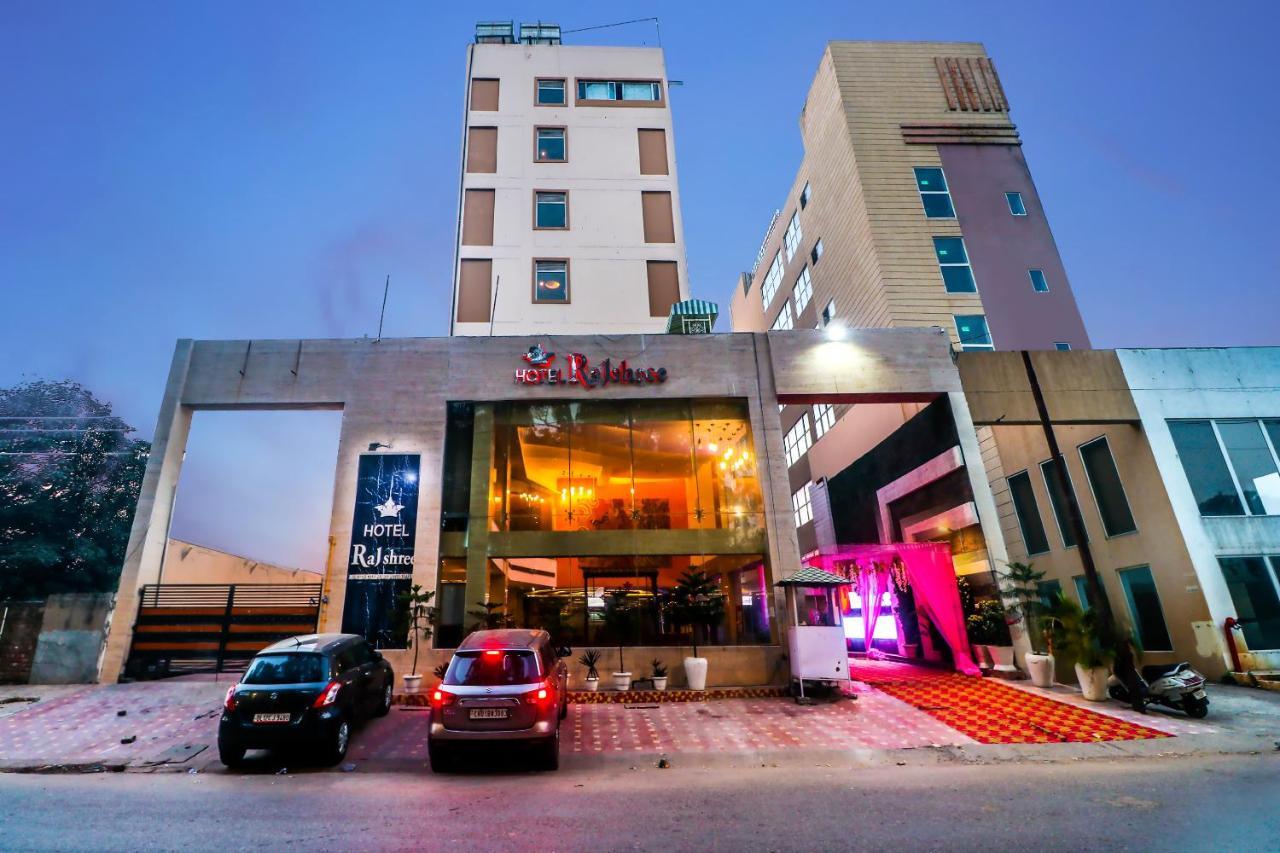 Hotel Rajshree Chandīgarh Exterior foto