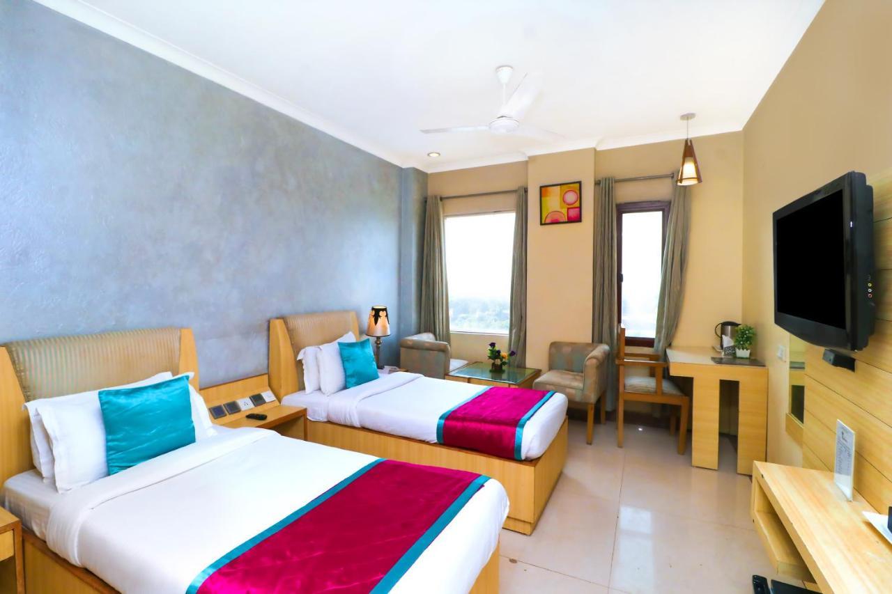Hotel Rajshree Chandīgarh Exterior foto
