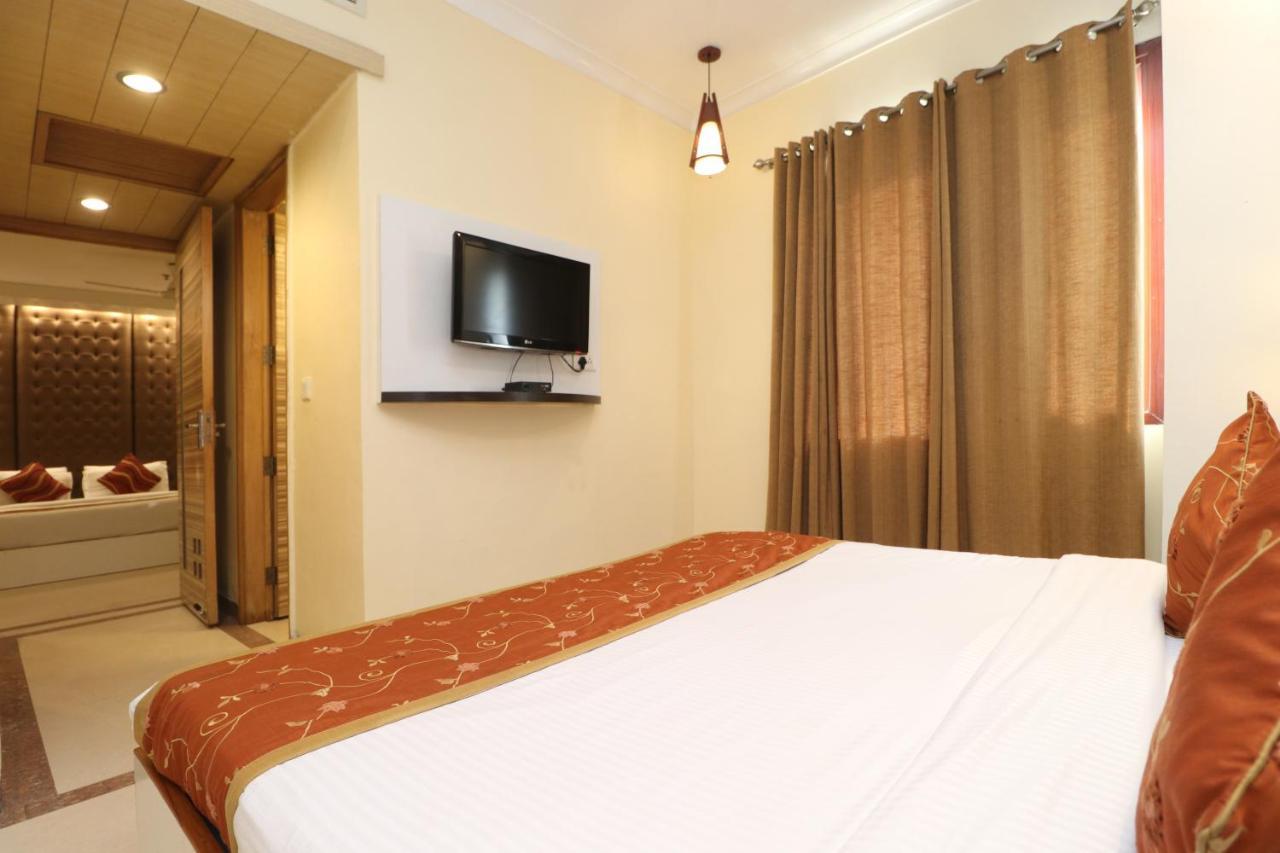 Hotel Rajshree Chandīgarh Exterior foto