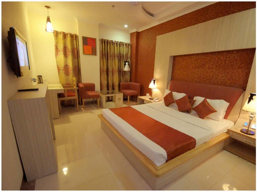 Hotel Rajshree Chandīgarh Exterior foto